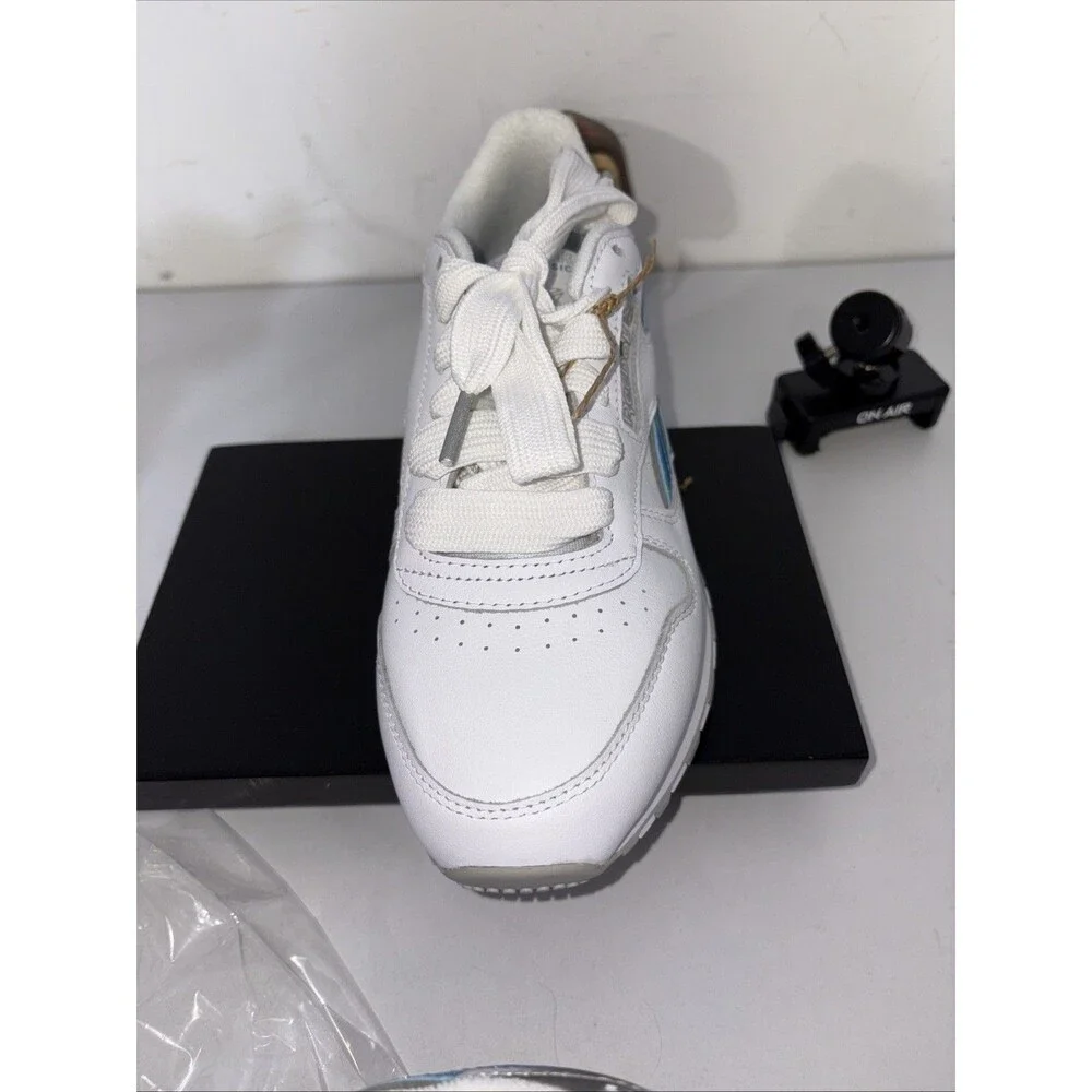 Ladies Reebok Classic 7.5 Unapologetically Angel Revolve‎ New